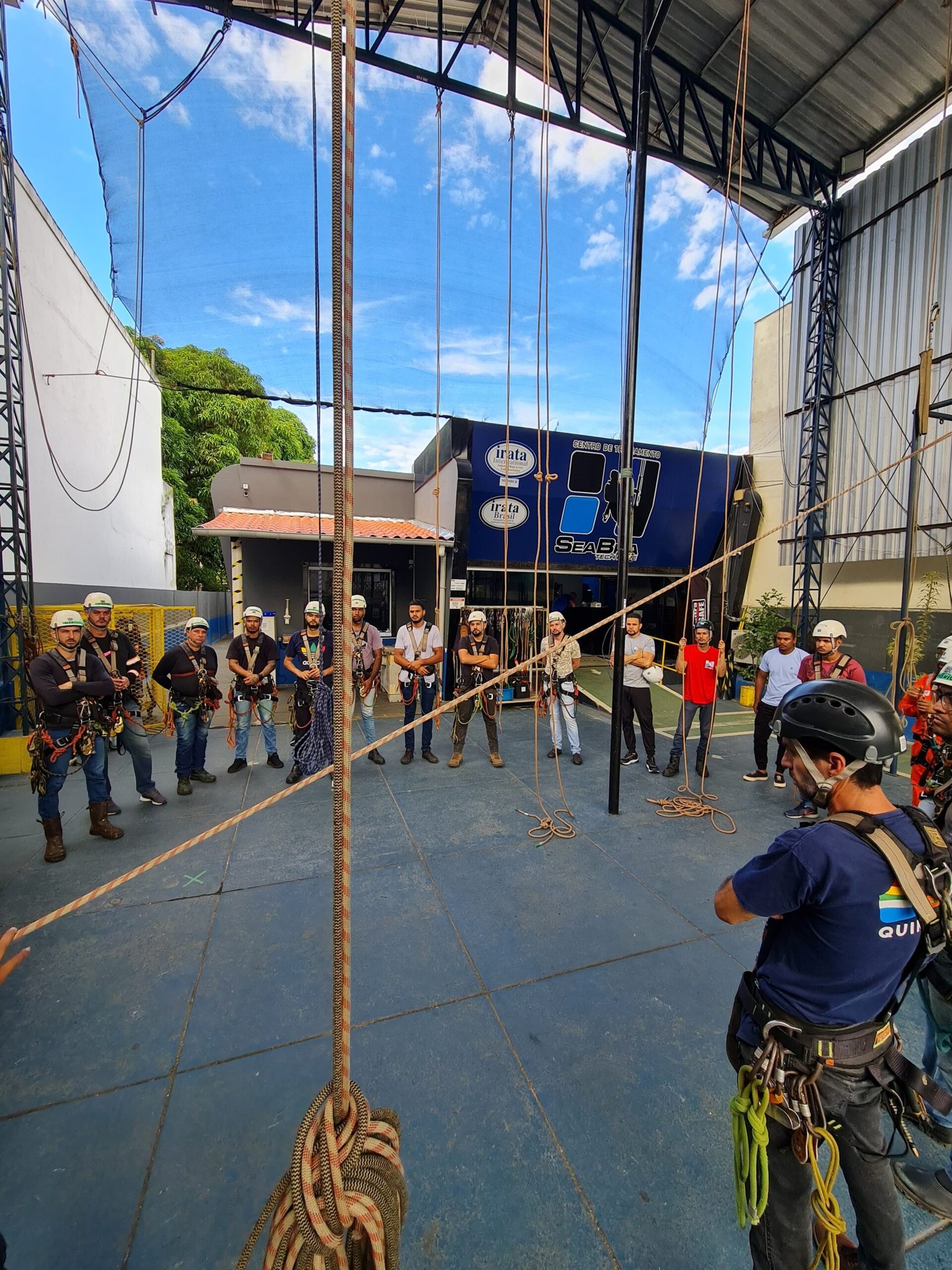 Turma em treinamento no centro da Seabra